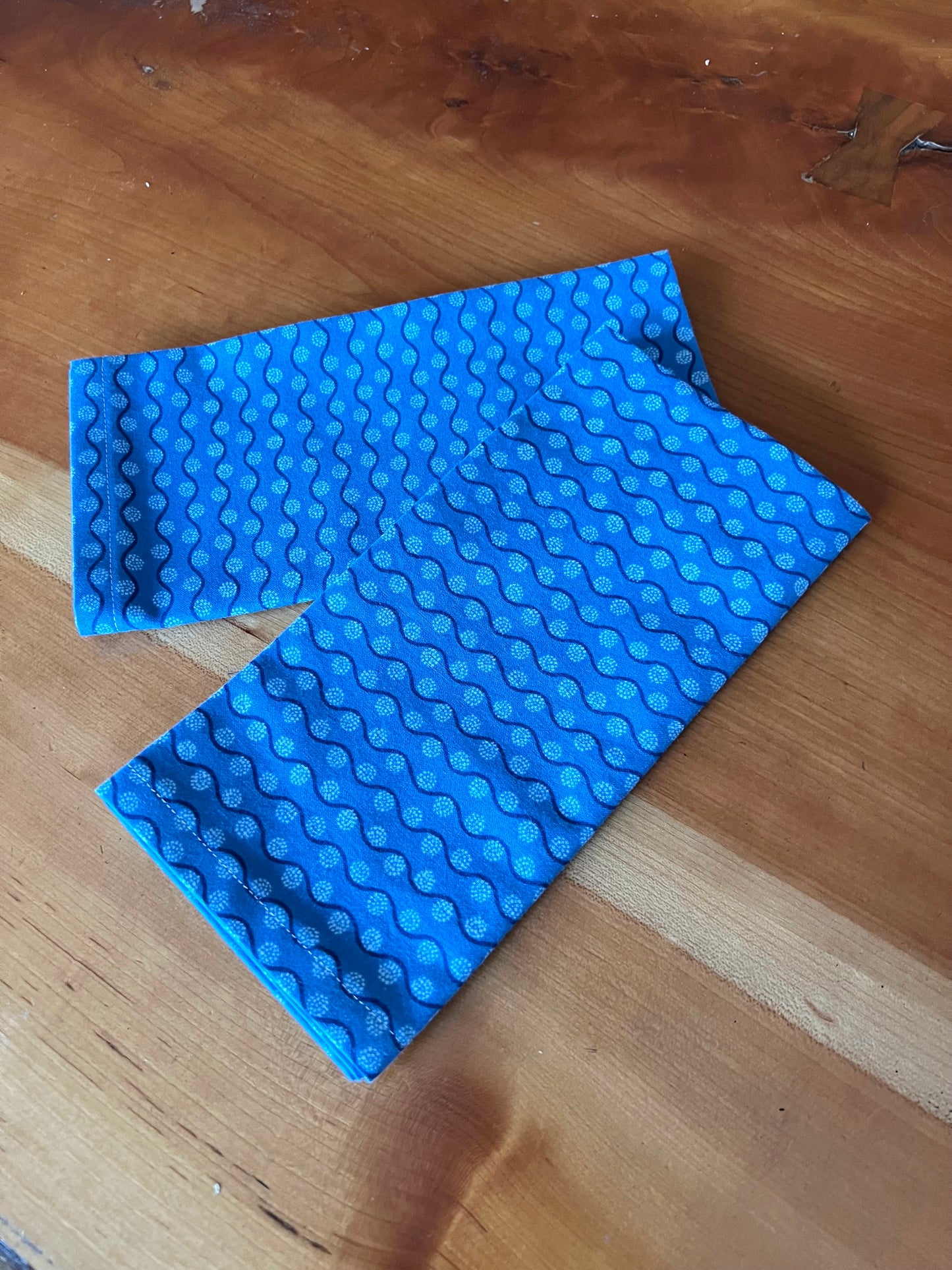 2 Blue Swirl Napkins