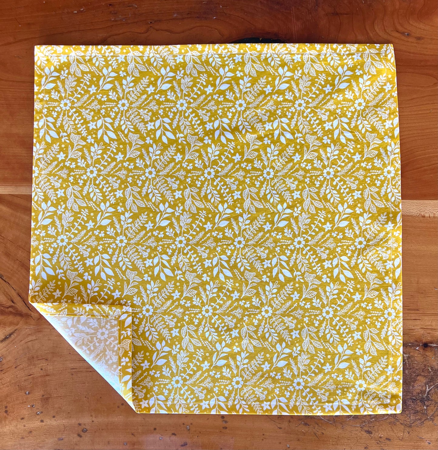 2 Sunny Floral Napkins